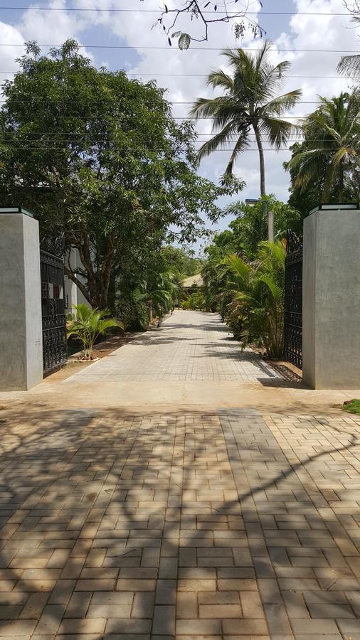 Lokuge Grand Resort Катарагама Екстер'єр фото